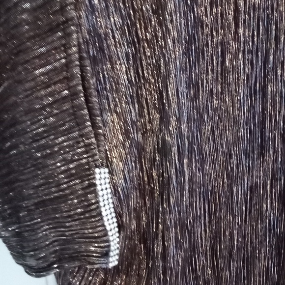 Women's gorgeous blouse cold shoulder with rhinestones on sleeve - Picture 2 of 4